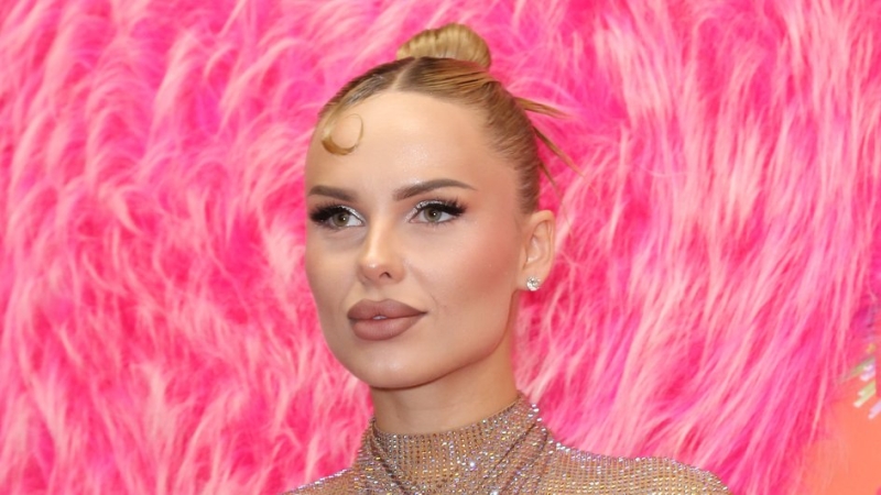 50+ лучших идей макияжа на Новый год 2026: какой выбрать под цвет глаз, легкие и оригинальные варианты, тренды и модные тендеции