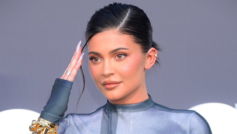 50+ лучших идей макияжа на Новый год 2026: какой выбрать под цвет глаз, легкие и оригинальные варианты, тренды и модные тендеции