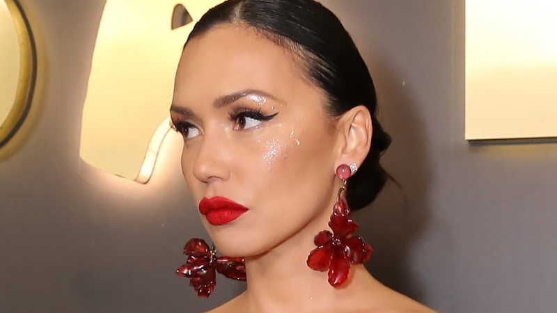 50+ лучших идей макияжа на Новый год 2026: какой выбрать под цвет глаз, легкие и оригинальные варианты, тренды и модные тендеции