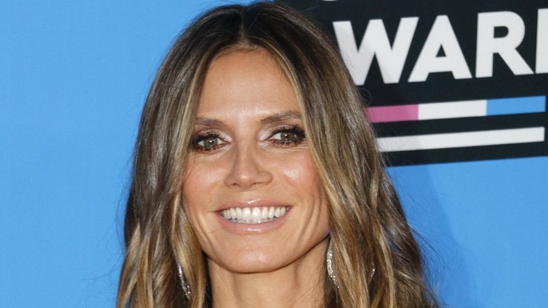 50+ лучших идей макияжа на Новый год 2026: какой выбрать под цвет глаз, легкие и оригинальные варианты, тренды и модные тендеции