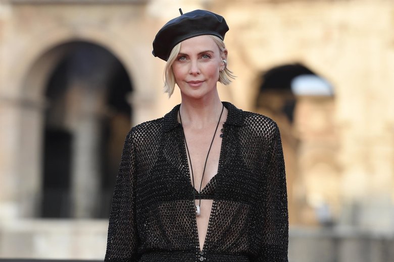 50+ лучших причесок на Новый год 2026: идеи красивых причесок на длинные, средние и короткие волосы с фото