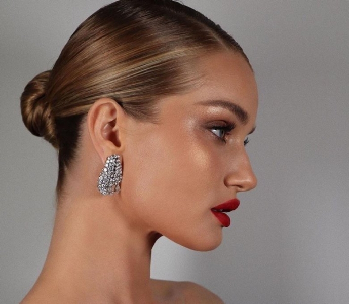 50+ лучших причесок на Новый год 2026: идеи красивых причесок на длинные, средние и короткие волосы с фото