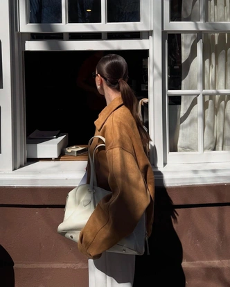 Белые брюки — главный антистресс гардероба этой зимы