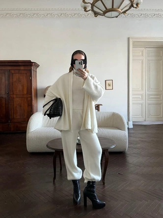 Белые брюки — главный антистресс гардероба этой зимы