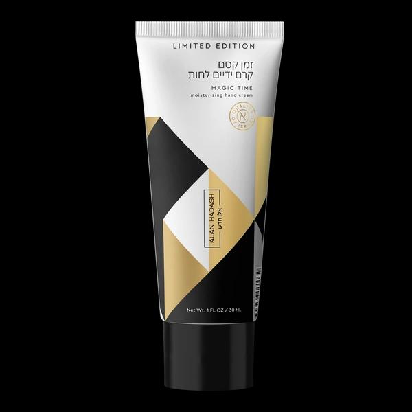 Бьюти-находки и новинки недели: атласная помада для чувственных поцелуев, аромат эспрессо Сабрины Карпентер