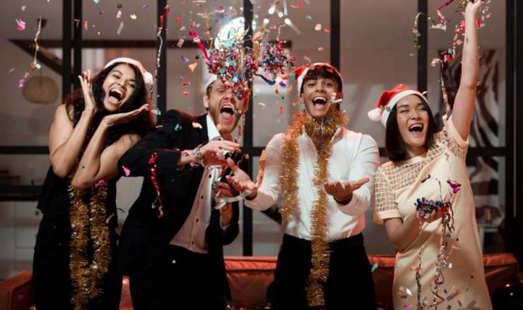 Чтобы не пришлось увольняться: 5 правил этикета на офисном корпоративе