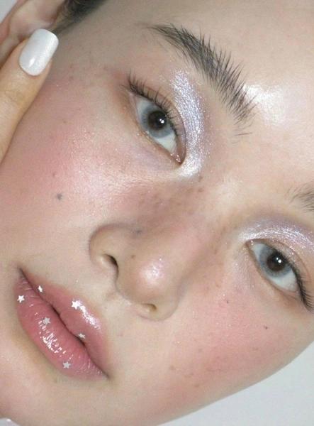 Денежный макияж на Новый год: три цвета, которые перезапустят карму богатства