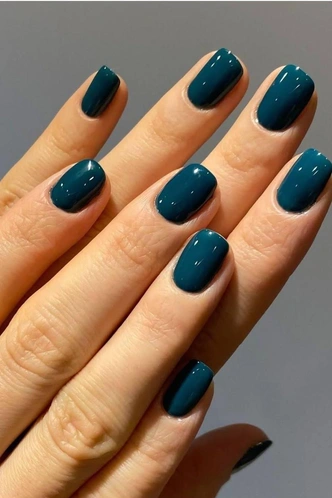 Денежный маникюр на январь 2026: всего шесть этих цветов откроют финансовый поток