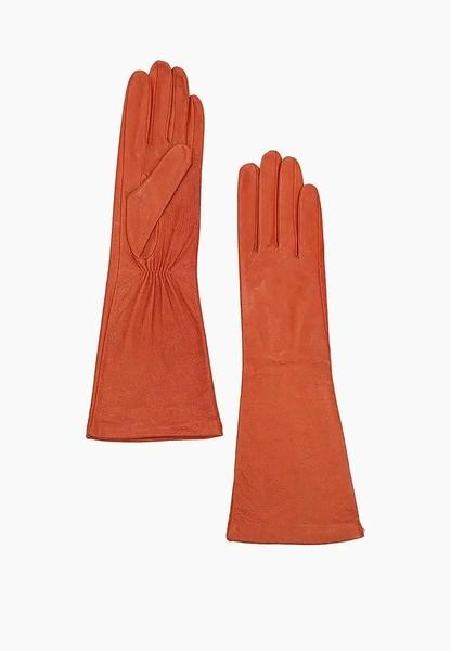 Длинные кожаные перчатки — самый женственный микротренд зимы