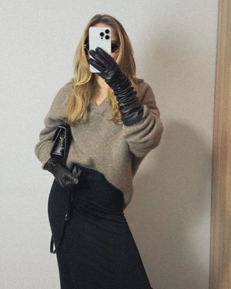 Длинные кожаные перчатки — самый женственный микротренд зимы