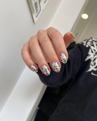 Дофаминовый маникюр&nbsp;&mdash; эти ногти поднимут настроение даже в самый серый зимний день