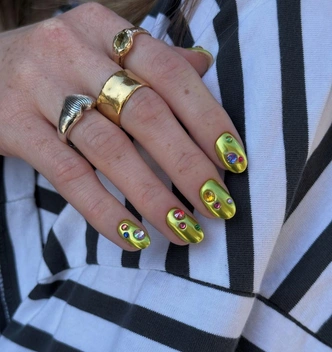 Дофаминовый маникюр&nbsp;&mdash; эти ногти поднимут настроение даже в самый серый зимний день