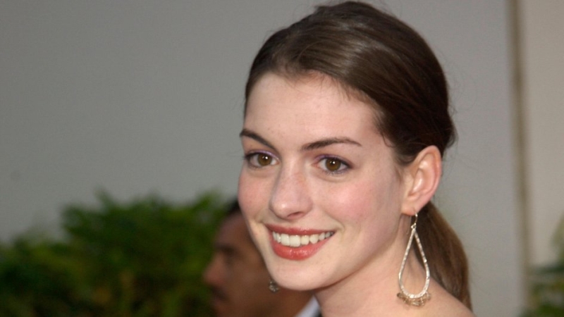 Энн Хэтэуэй до пластики: как выглядела Энн Хэтэуэй до пластической операции, фото