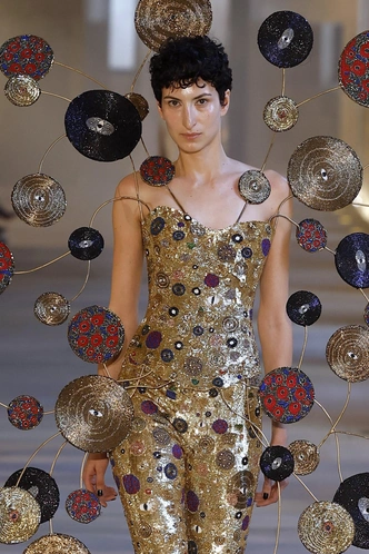 Главный hair-тренд декабря — модная стрижка шикси