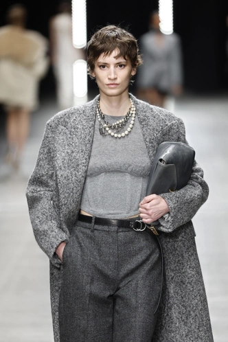 Главный hair-тренд декабря — модная стрижка шикси