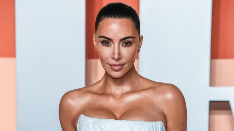 «Каменные лица» стали новым стандартом красоты. Почему культовый образ сильных женщин оказался инструментом их подчинения?