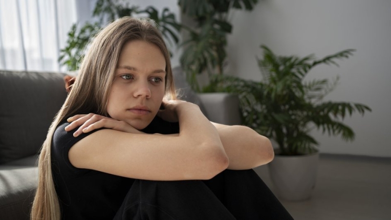 «Каменные лица» стали новым стандартом красоты. Почему культовый образ сильных женщин оказался инструментом их подчинения?