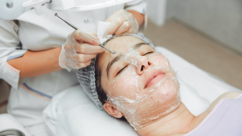 Комбинированная чистка лица: что это такое, для чего делают, показания и противопоказания