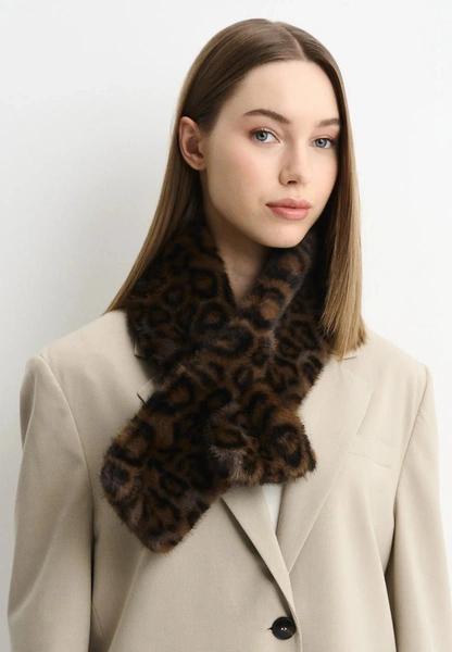 Меховые горжетки: как стилизовать самый модный аксессуар сезона