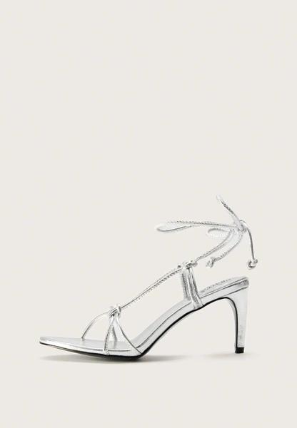 Мерцающие босоножки — элегантная альтернатива новогодним каблукам