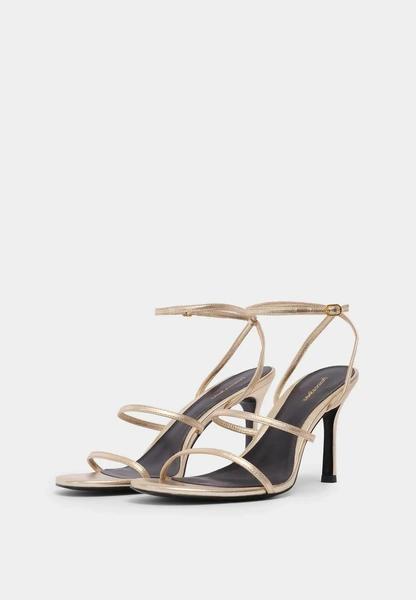 Мерцающие босоножки — элегантная альтернатива новогодним каблукам