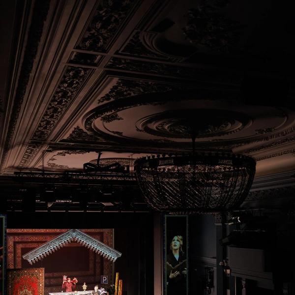 Мир моды и новые смыслы: как прошла премьера Ozon Селект в Драматическом театре на Малой Бронной