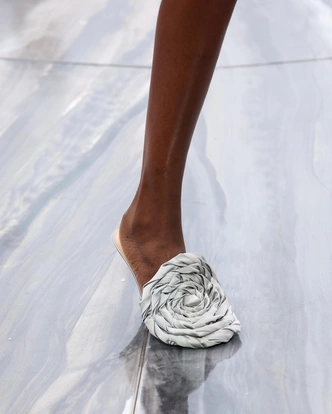 Модные итоги 2025: от бесконечных дебютов до Labubu