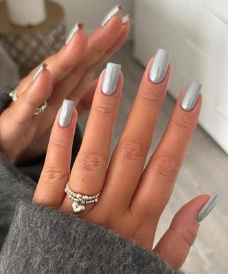 Морозная свежесть — трендовый маникюр, который откроет денежный поток в 2026 году