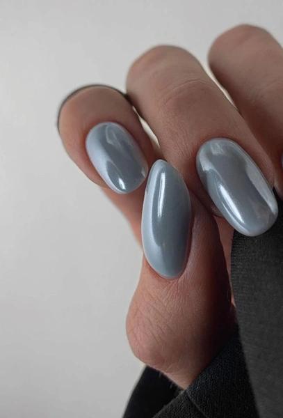 Морозная свежесть — трендовый маникюр, который откроет денежный поток в 2026 году