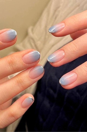 Морозная свежесть — трендовый маникюр, который откроет денежный поток в 2026 году