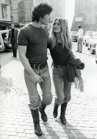 Ненавидела роскошь, но носила Chanel: как Брижит Бардо изменила моду