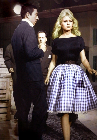 Ненавидела роскошь, но носила Chanel: как Брижит Бардо изменила моду