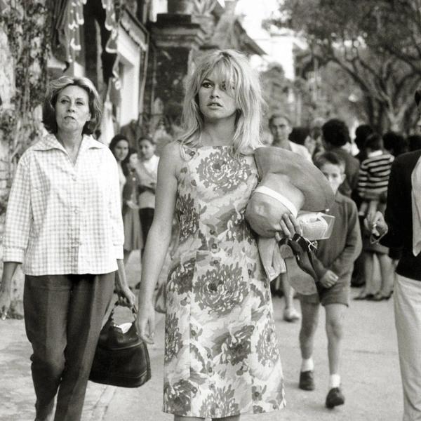 Ненавидела роскошь, но носила Chanel: как Брижит Бардо изменила моду