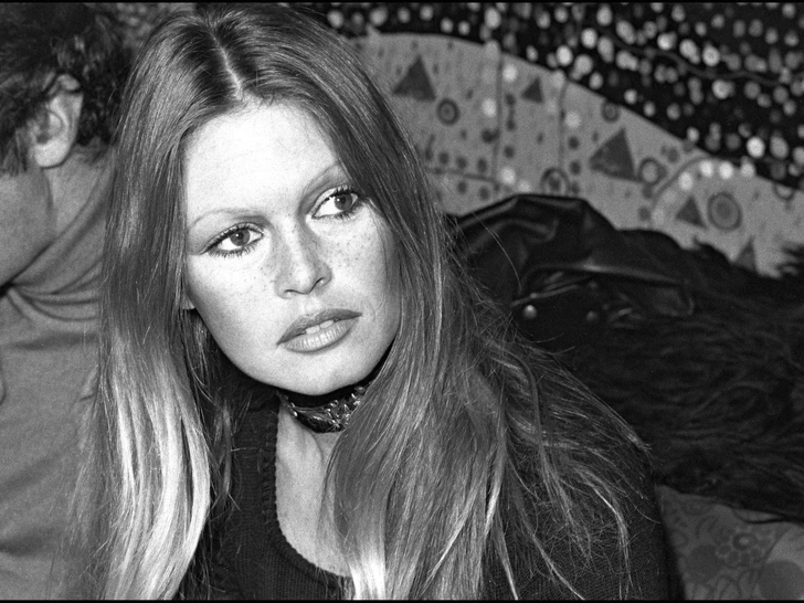 Ненавидела роскошь, но носила Chanel: как Брижит Бардо изменила моду