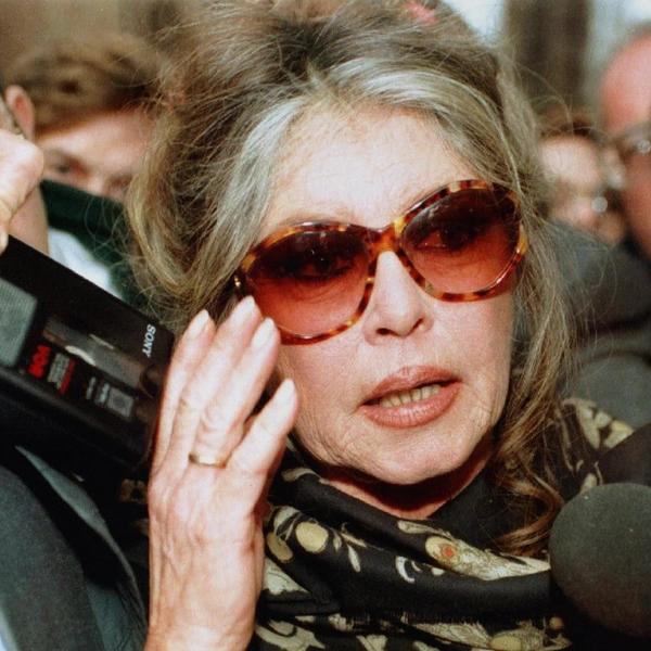 Ненавидела роскошь, но носила Chanel: как Брижит Бардо изменила моду