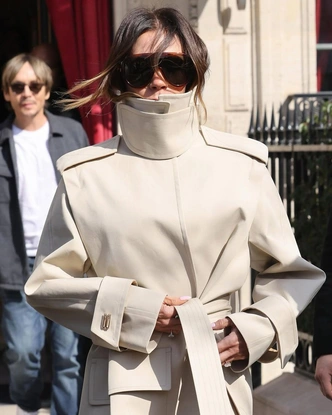 Olsen tuck: заправлять волосы под одежду — новый модный прием от сестер Олсен