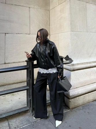 Olsen tuck: заправлять волосы под одежду — новый модный прием от сестер Олсен