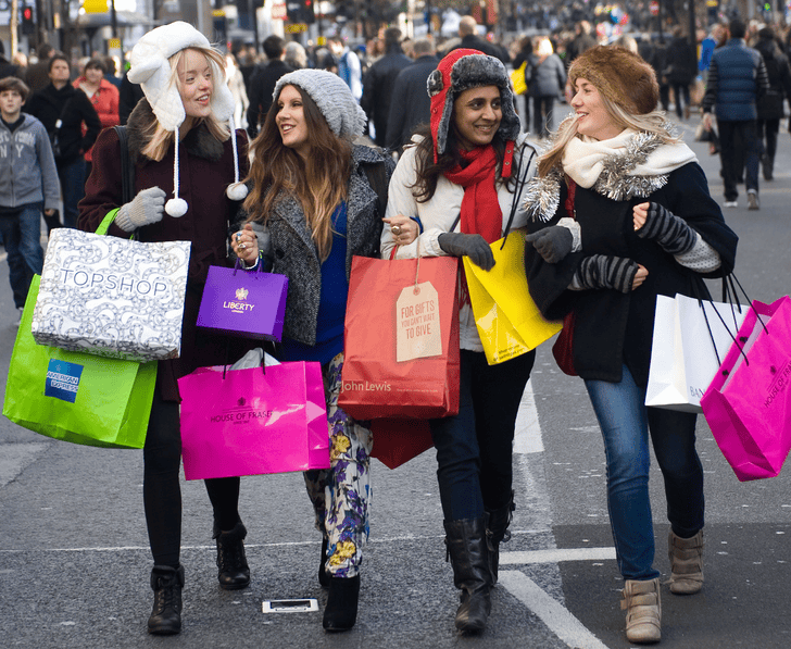 Почему нам постоянно хочется покупать новую одежду?