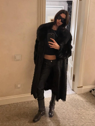 Почему все говорят об Эрике Кикнадзе — новой it-girl модной Москвы