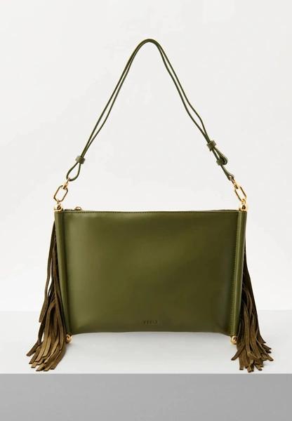 Самые модные цвета 2026 года: 5 оттенков, которые должны быть в гардеробе у каждой