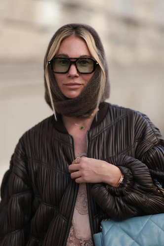 Шерстяная косынка — лучшая альтернатива шапкам (без вреда для прически)