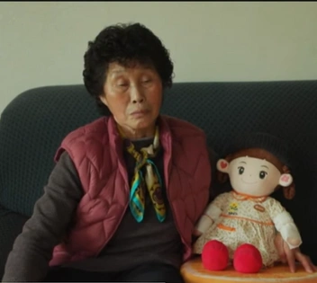 Сверхстареющий мир: в Азии бабушкам выдают роботов, а россиян готовят к пенсионной реформе