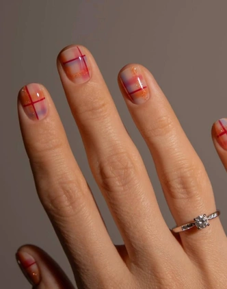 Тартан-маникюр&mdash; нейл-тренд, который выглядит по-зимнему стильно