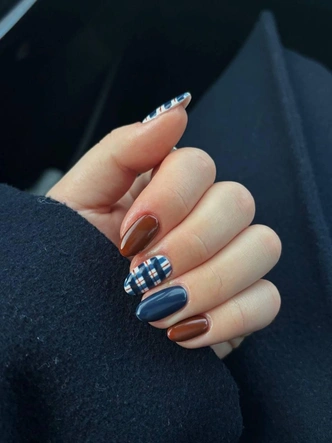 Тартан-маникюр&mdash; нейл-тренд, который выглядит по-зимнему стильно