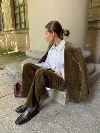 Театральный сезон: в чем пойти на премьеру в декабре, если платья надоели?