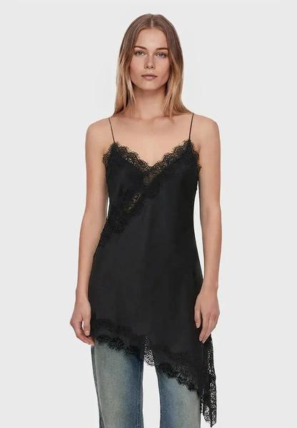 Тренд на будуарное кружево&nbsp;&mdash; как мы будем носить его в 2026 году