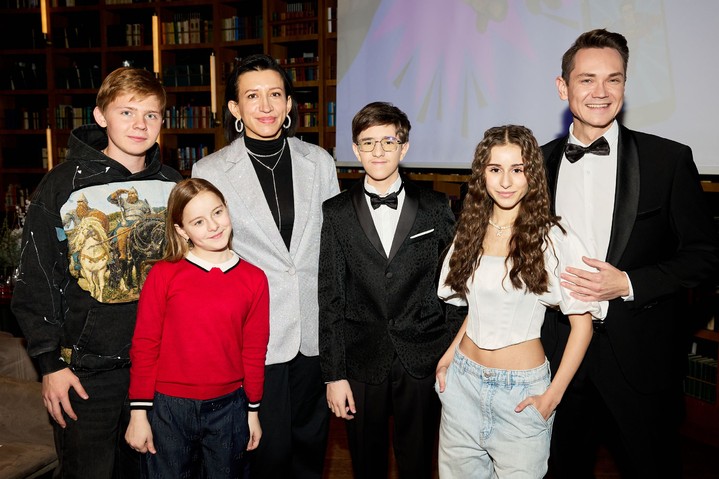 В Москве состоялась премьера шоу «Суперпозиция» — диалог поколений о формуле успеха