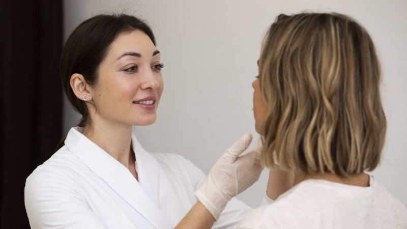 Желтый пилинг для лица: что это такое, плюсы и минусы, показания и противопоказания