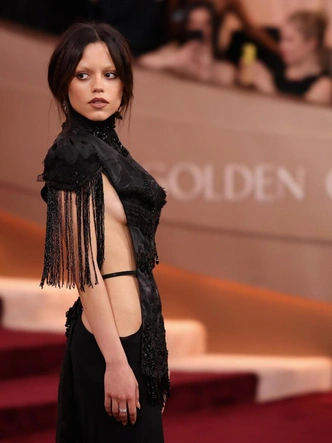 20 лучших выходов звезд в январе — от красных дорожек до стритстайла