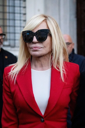 20 лучших выходов звезд в январе — от красных дорожек до стритстайла